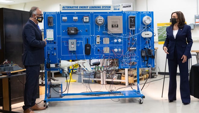 Vice President Kamala Harris checks out a micro grid exhibit by Prof. Adel Nasiri Tuesday, May 4, 2021 at the UW-Milwaukee University Services and Research Building in Milwaukee, Wis. This is Harris' first trip to Wisconsin as vice president. President Biden, who narrowly won the state in November, was in Milwaukee in February to tape a CNN town hall.



MARK HOFFMAN/MILWAUKEE JOURNAL SENTINEL ORG XMIT: MJS2105041407090406 (Via OlyDrop)