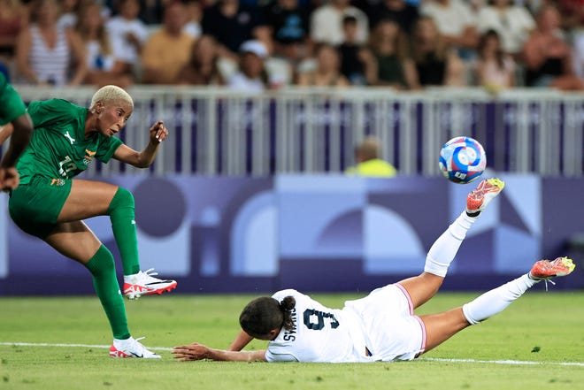 Zambia's defender #13 Martha Tembo and US' forward #09 Mallory Swanson vie for the ball in the women's group A football match between the USA and Zambia during the Paris 2024 Olympic Games at the Nice Stadium in Nice, on July 25, 2024.