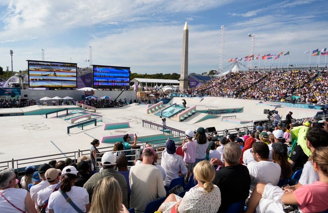 General view as Liz Akama (JPN) competes in the women's street skateboarding final during the Paris 2024 Olympic Summer Games at La Concorde 3.